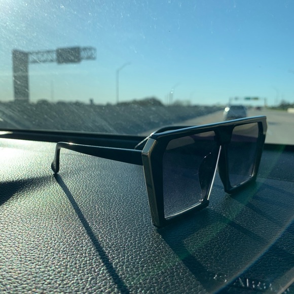 Shield frame sunglasses - Picture 2 of 3